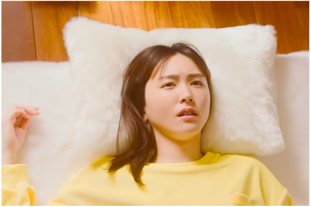 チキンラーメン18cm布団で寝横になっている女優は誰 Yutori Channel