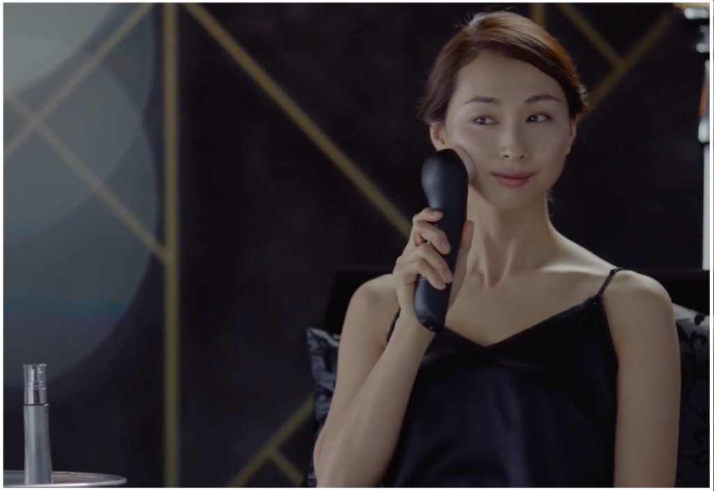 パナソニックビューティプレミアムcmの女優は誰 Rf美容器を使用する女性 Yutori Channel