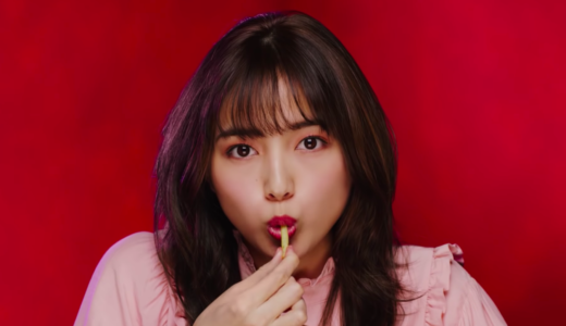 『じゃがりこ令和ver』CMの女優は川口春奈！ギャルやメイドなど平成ファッションも紹介