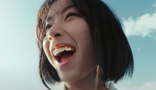 『オロナミンC』CMで巨大化している女優は誰？