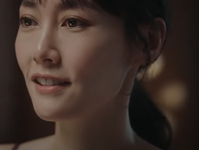 トリンプ『天使のブラ 魔法のハリ感』CMで菊地凛子が下着姿を披露！