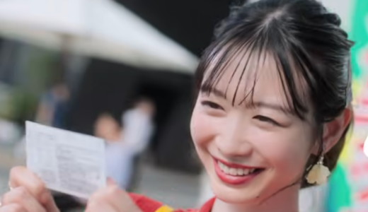 『ワンピーススクラッチ』CMに出演してる赤い服の女優は誰？